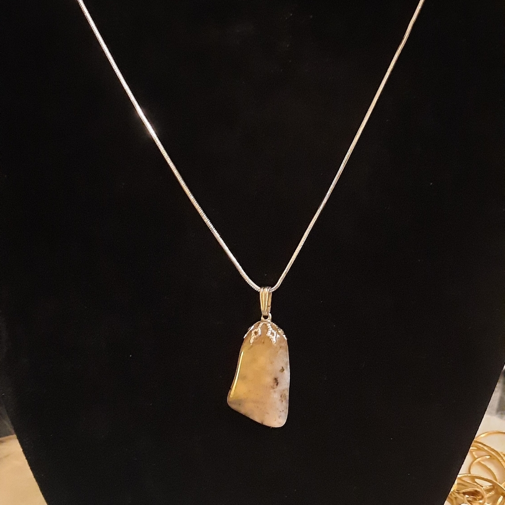 Agate pendant on silvertone choker snake chain 14in - Picture 7 of 9